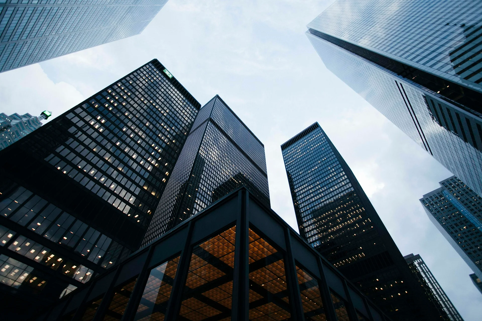 Découvrez La Rive Properties, votre agence immobilière de confiance à Dubai. Expertise locale et accompagnement sur mesure.